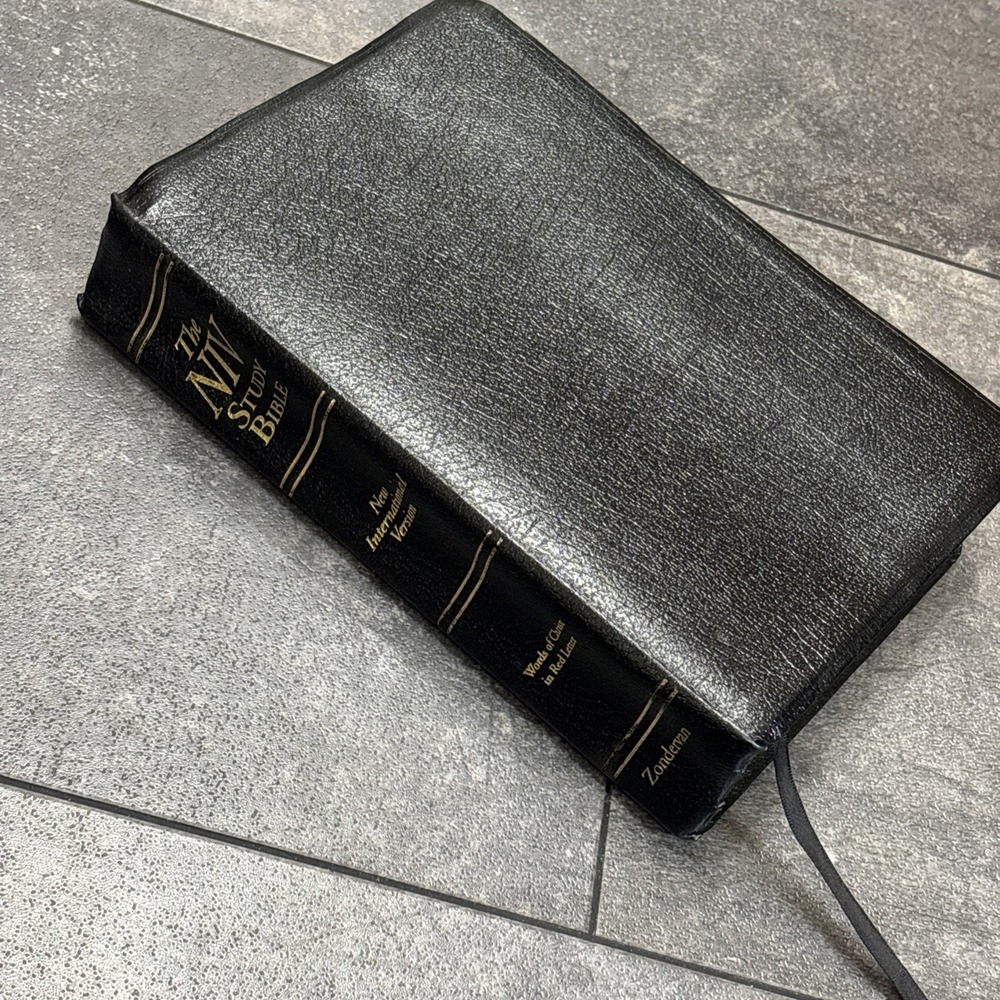 The NIV Study Bible Red Letter Edition Zondervan Black Bonded Leather 1985